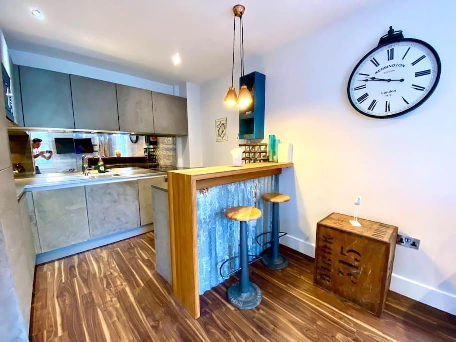 Stunning Little House On Poole Quay - Free Secure Parking & Wifi - In The Heart Of The Old Town - Great Location - Free Parking - Fast Wifi - Smart Tv - Newly Decorated - Sleeps 2! Close To Poole & Bournemouth & Sandbanks Kültér fotó