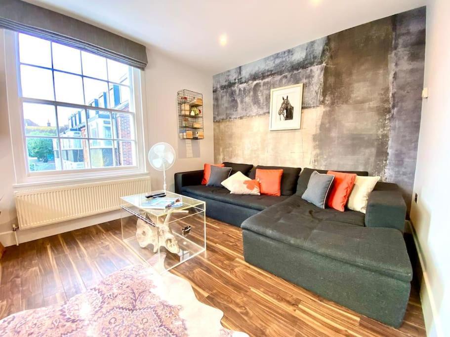 Stunning Little House On Poole Quay - Free Secure Parking & Wifi - In The Heart Of The Old Town - Great Location - Free Parking - Fast Wifi - Smart Tv - Newly Decorated - Sleeps 2! Close To Poole & Bournemouth & Sandbanks Kültér fotó